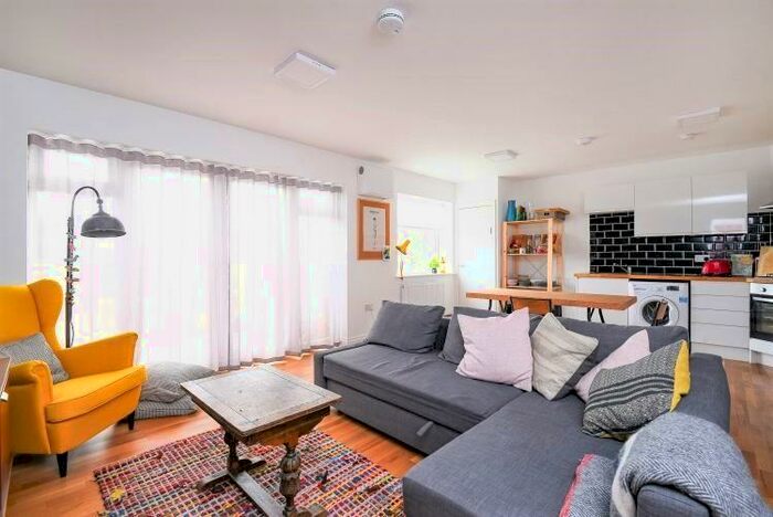 3 Bedroom Ground Flat To Rent In Shorndean Street, SE6