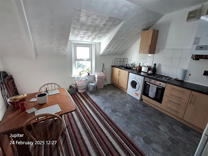 2 Bedroom Flat To Rent In Ninian Road, Roath, Cardiff, CF23