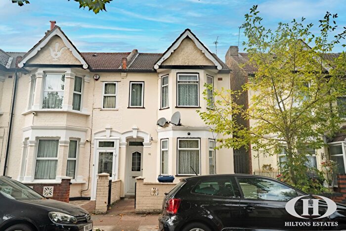 3 Bedroom End Terrace House For Sale In West End Road, Southall, UB1