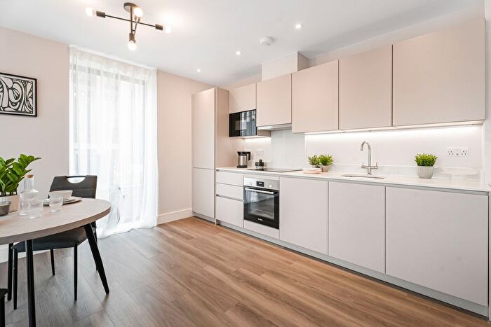 3 Bedroom Flat For Sale In Edison House, Campfield Road, St Albans, AL1