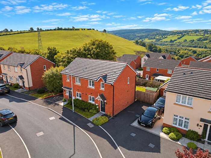 2 Bedroom Semi-Detached House For Sale In Comin Y Coed, Tonyrefail, Porth, CF39