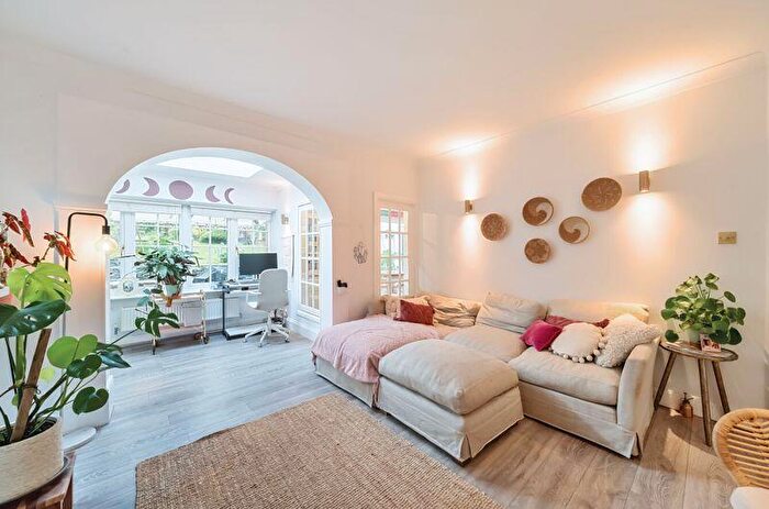 2 Bedroom Detached Bungalow For Sale In Valley Road, Kenley, CR8