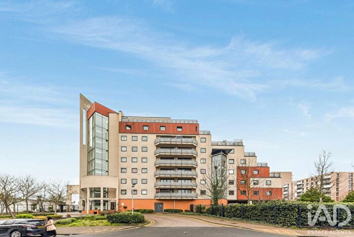 2 Bedroom Flat For Sale In Wards Wharf Approach, London, E16