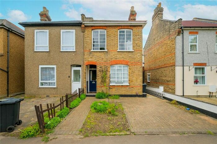 4 Bedroom Semi-Detached House To Rent In Little Heath, Chadwell Heath, Romford, RM6