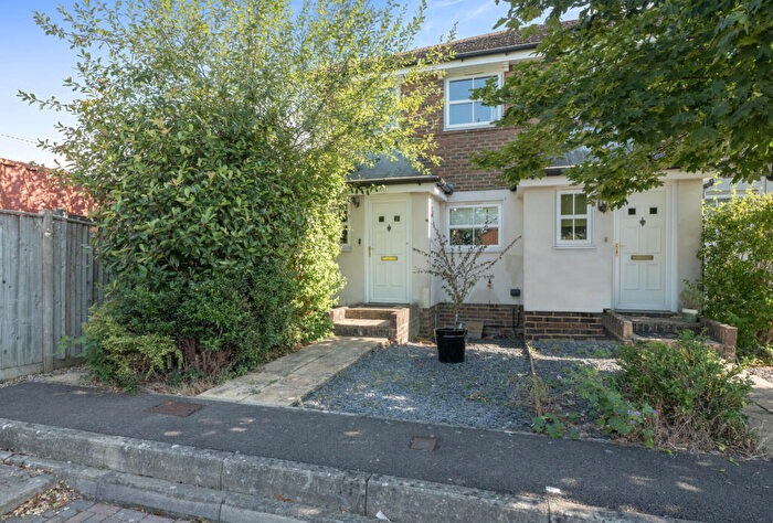 2 Bedroom End Of Terrace House For Sale In Mead Place, Smallfield, Horley, Surrey, RH6