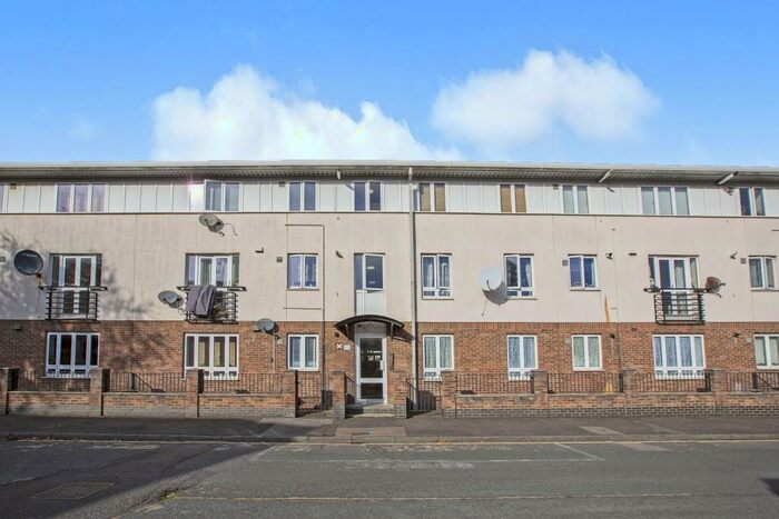 2 Bedroom Apartment To Rent In Wellington Road, Leyton, E10