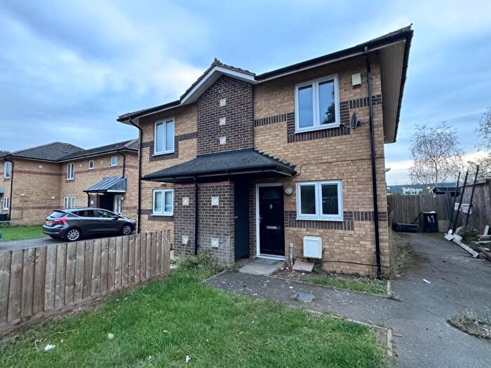 2 Bedroom Semi-Detached House For Sale In Foxglove Way, Bedford, MK42