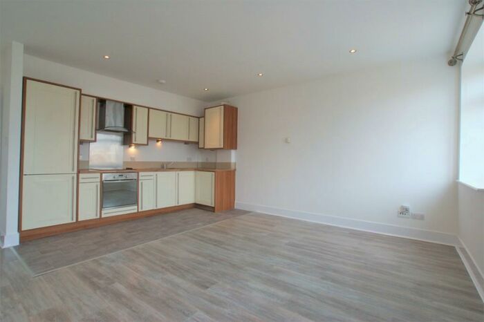 1 Bedroom Flat To Rent In Molesey Road, Walton-On-Thames, Surrey, KT12