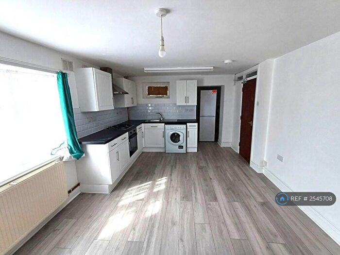 4 Bedroom Semi-Detached House To Rent In Chesterton Road, London, E13