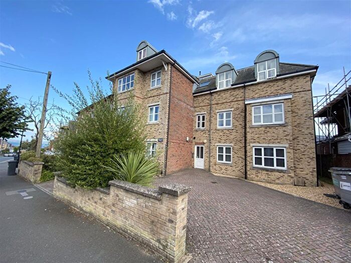 1 Bedroom Flat For Sale In Mill Hill Road, Cowes, PO31