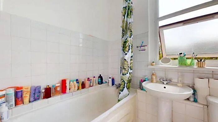 3 Bedroom Flat To Rent In London Rd, Isleworth, TW7