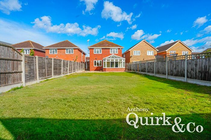 4 Bedroom Detached House For Sale In Ruskoi Road, Canvey Island, SS8