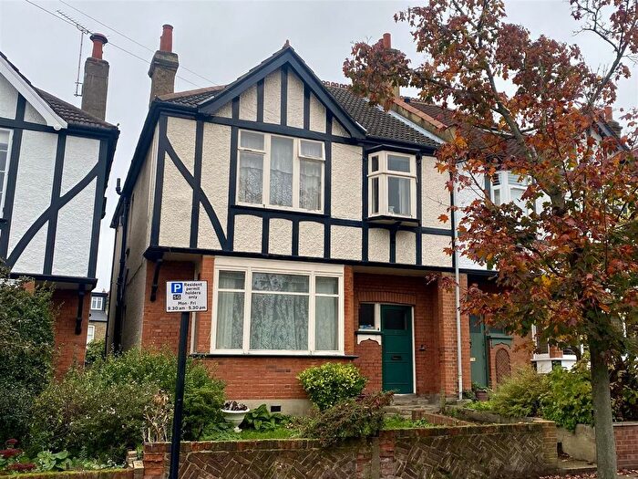 4 Bedroom Semi Detached House For Sale In College Road, Isleworth, TW7