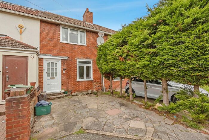 2 Bedroom Detached House For Sale In Wellow Walk, Carshalton, SM5