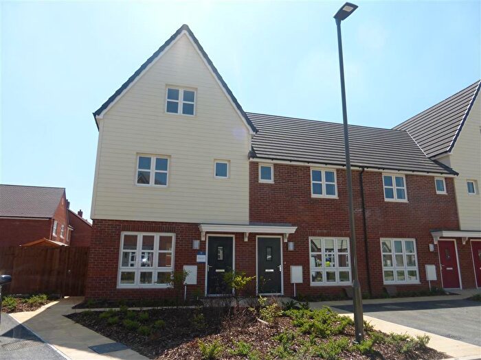 3 Bedroom House To Rent In Farleigh Drive, Aylesbury, HP18