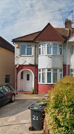 3 Bedroom Semi-Detached House To Rent In River Way, Luton, LU3