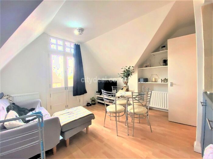 1 Bedroom Flat To Rent In Newburgh Road, London, W3