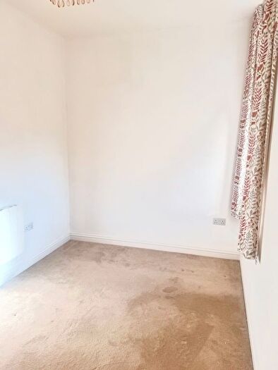 2 Bedroom Flat To Rent In Bishops Place, Paignton, TQ3