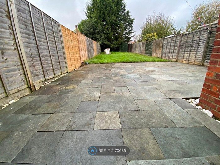 3 Bedroom Semi-Detached House To Rent In Water Road, Reading, RG30