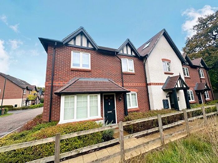 2 Bedroom Flat To Rent In Drovers Close, Balsall Common, Coventry, CV7