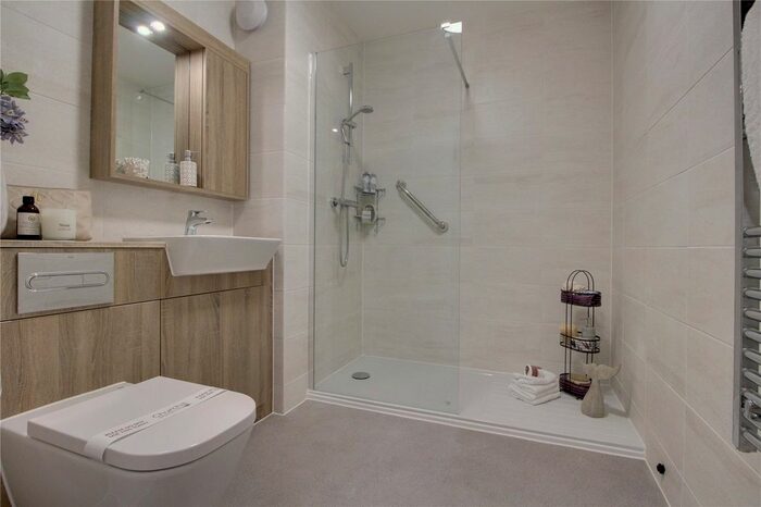 1 Bedroom Flat For Sale In Crookham Road, Fleet, GU51