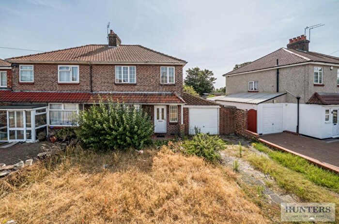 3 Bedroom Semi-Detached House For Sale In Manor Way, Bexleyheath, DA7