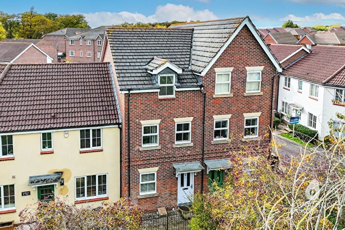 3 Bedroom Terraced House For Sale In Beatty Rise, Spencers Wood, RG7