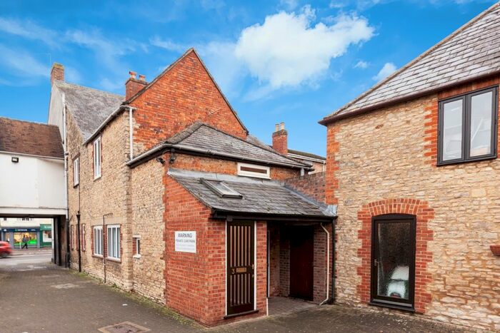 1 Bedroom Flat To Rent In Market Square, Bicester, OX26