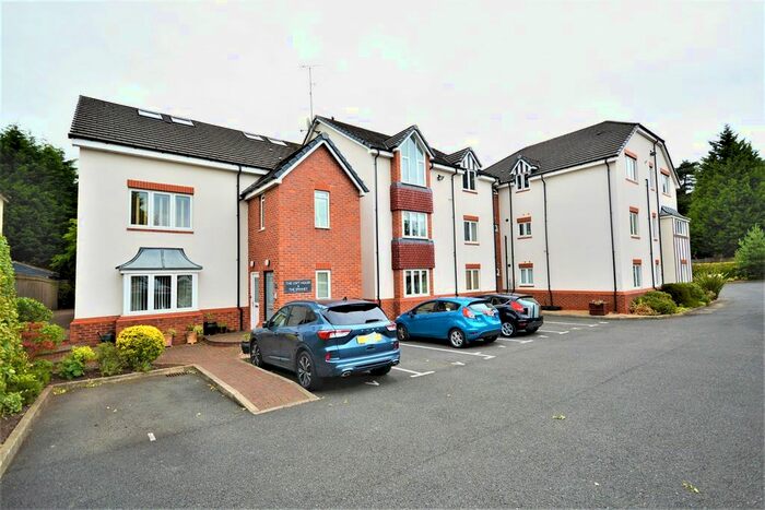 2 Bedroom Flat To Rent In Chester Road, Poynton, Stockport, SK12
