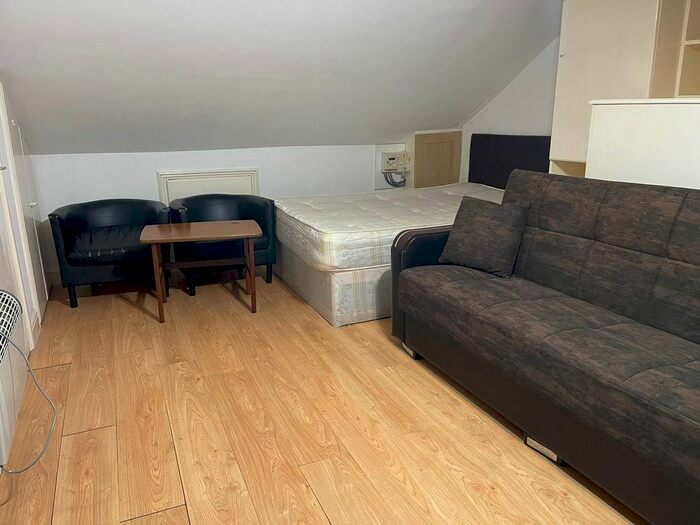 Studio To Rent In Hornsey Road, London, N7