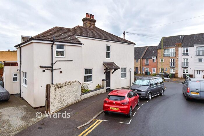 3 Bedroom Semi-Detached House For Sale In Bower Lane, Maidstone, Kent, ME16