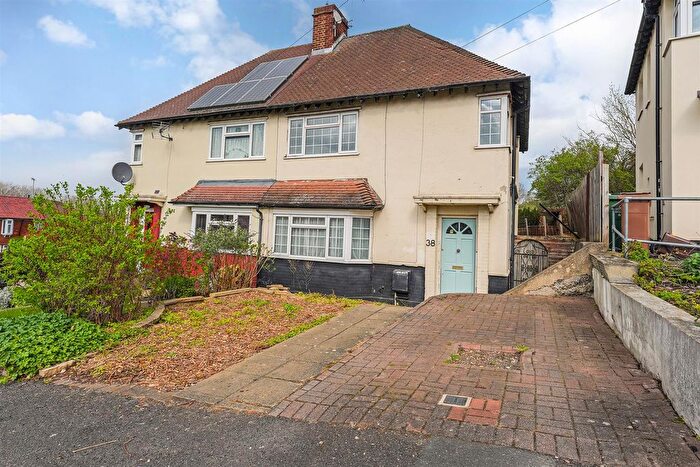 3 Bedroom Semi Detached House For Sale In Lawrence Hill, Chingford, E4