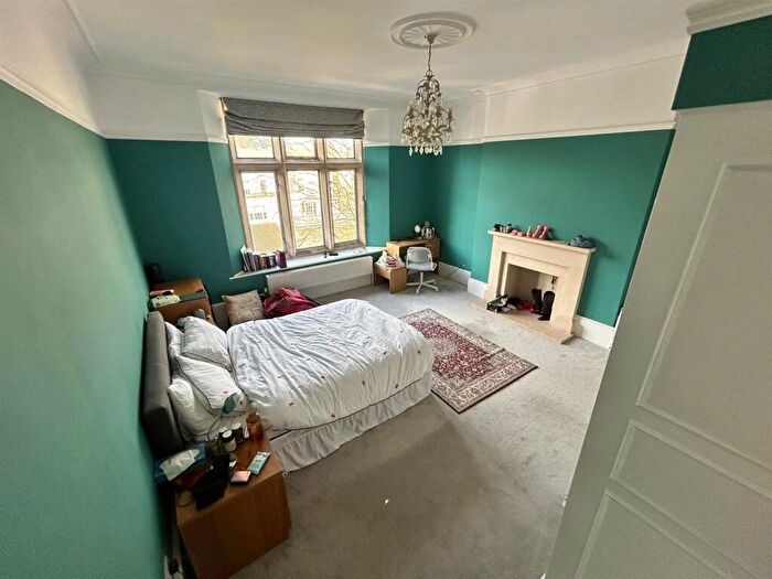 3 Bedroom Flat To Rent In Elmdale Road, Clifton, Bristol, BS8