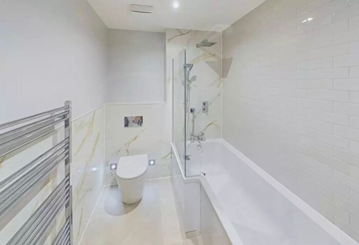 1 Bedroom Flat To Rent In Flat Lewes Crescent, Brighton, BN2