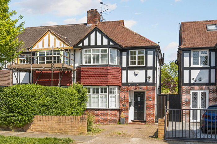 3 Bedroom Semi Detached House For Sale In Portland Avenue, New Malden, Kingston Upon Thames, KT3