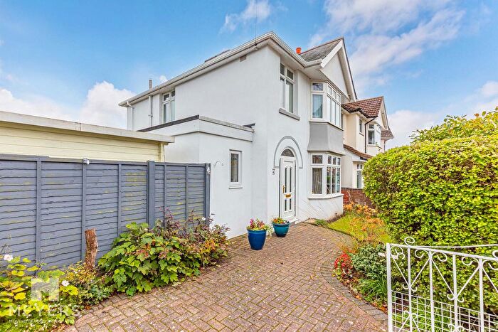 3 Bedroom Detached House For Sale In Gleadowe Avenue, Christchurch, BH23