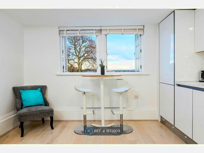 2 Bedroom Flat To Rent In Kings Road, Reading, RG1