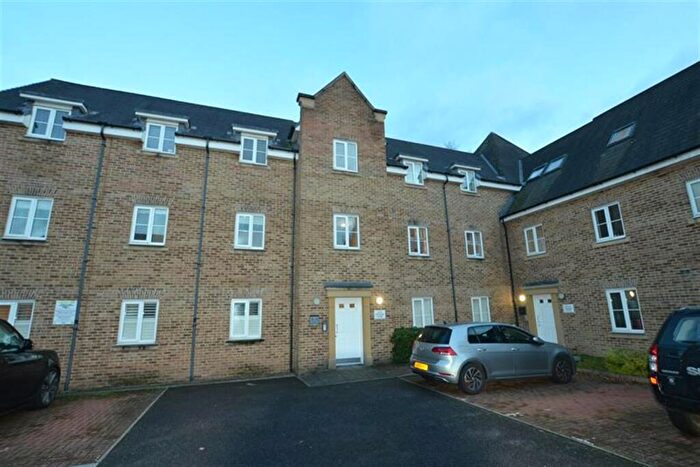 2 Bedroom Apartment To Rent In College Close, Loughton, IG10