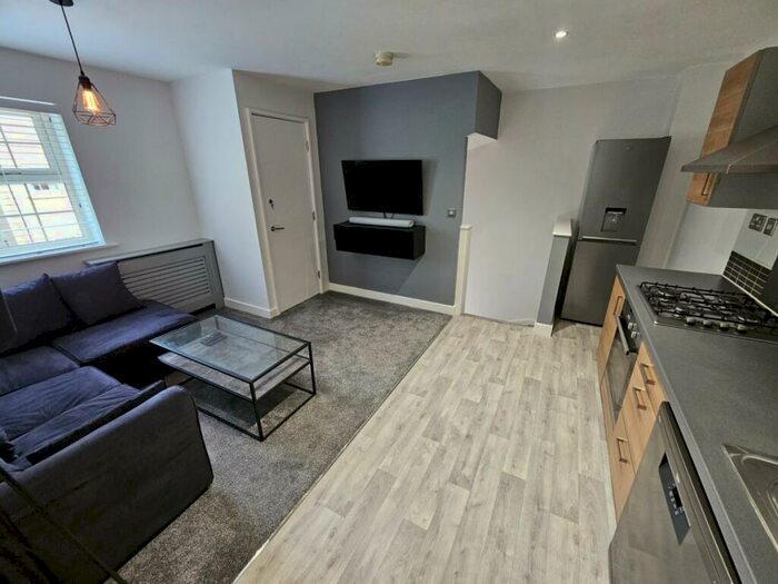 2 Bedroom Town House To Rent In Barnsbridge Grove, Barnsley, S70