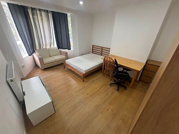 3 Bedroom Flat To Rent In Manciple Street, London, SE1