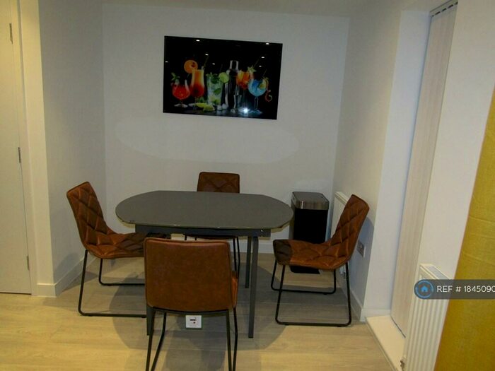 4 Bedroom Terraced House To Rent In Shergar Way, Salford, M6