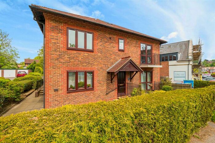 1 Bedroom Flat To Rent In St. Christophers Green, Haslemere, GU27