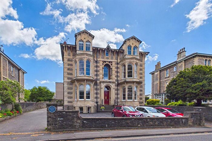 2 Bedroom Apartment For Sale In Prominent Position In Mid Clevedon, BS21