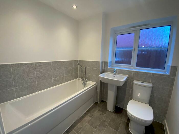 3 Bedroom Semi-Detached House To Rent In Ayr View, Bourne, PE10