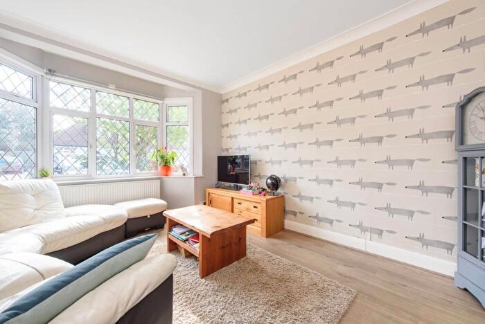 4 Bedroom Semi Detached House For Sale In Hall Lane, Hendon, London, NW4