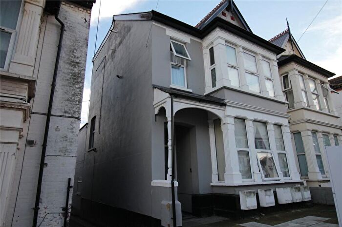 1 Bedroom Apartment To Rent In York Road, Southend On Sea, SS1