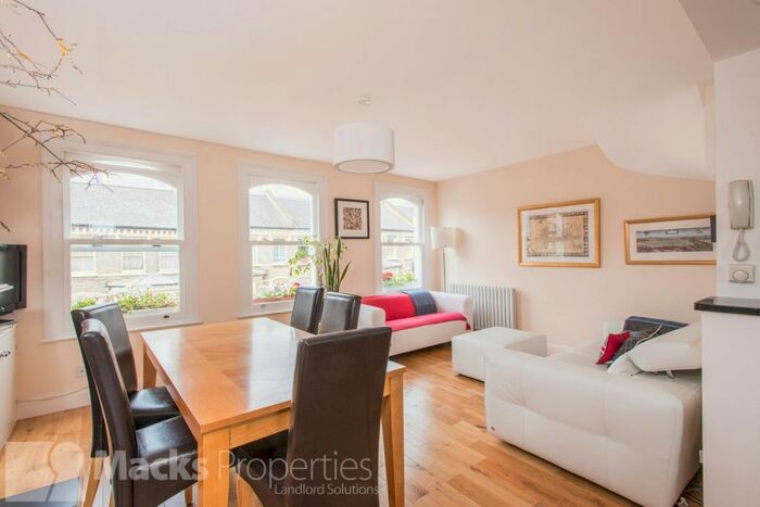 2 Bedroom Flat To Rent In St Lukes Avenue, Clapham, SW4