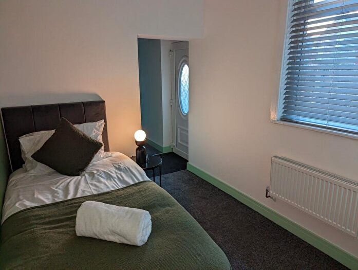 1 Bedroom House To Rent In Room In Shared House, Kilnhurst Road, S62