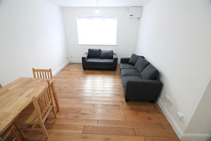 2 Bedroom Flat To Rent In Perry Close, Uxbridge, UB8