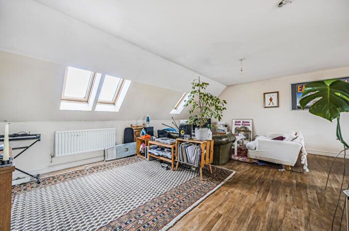 3 Bedroom Apartment To Rent In Kelly Avenue, London, SE15